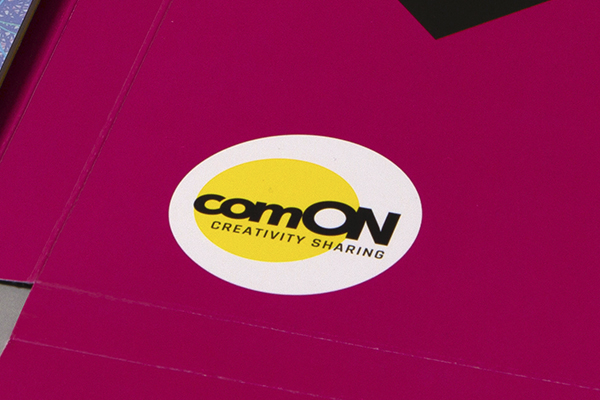 com_01 com_01